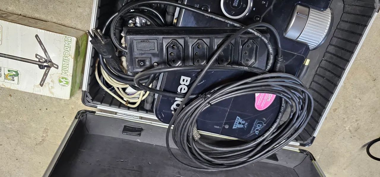 Projetor profissional  Benq 3d com Hdmi maleta e acessórios  - Foto 2