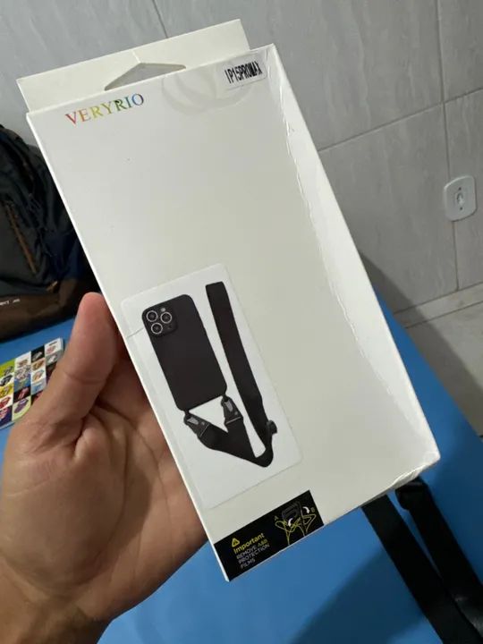 Capa iPhone 15 Pro Max com Alça - Foto 2
