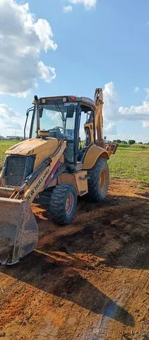 Aluga-se retroescavadeira 