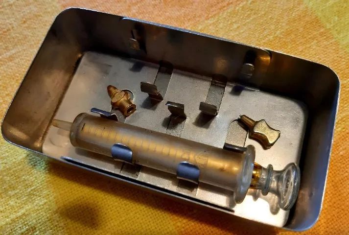 Caixa de metal antiga - Foto 5