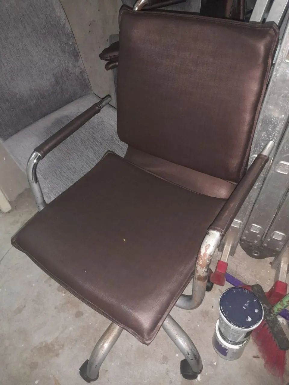 Cadeira de Escritório Giratória com Rodas