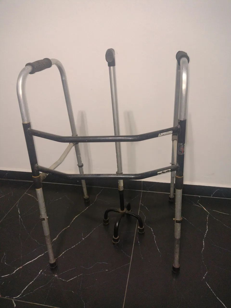 Andador e bengala de alumínio  - Foto 4