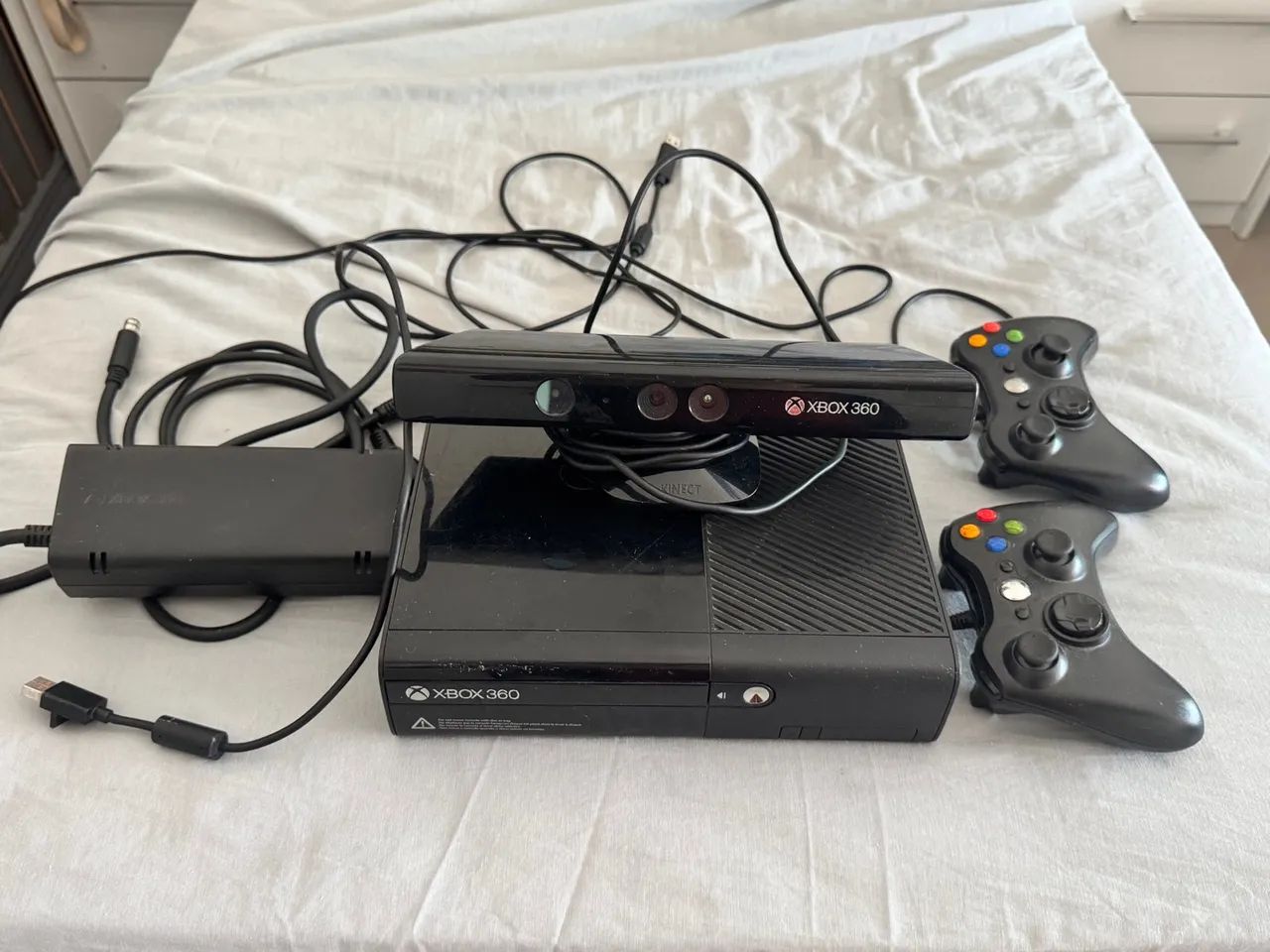 Xbox 360E com  2 Controles 512gb