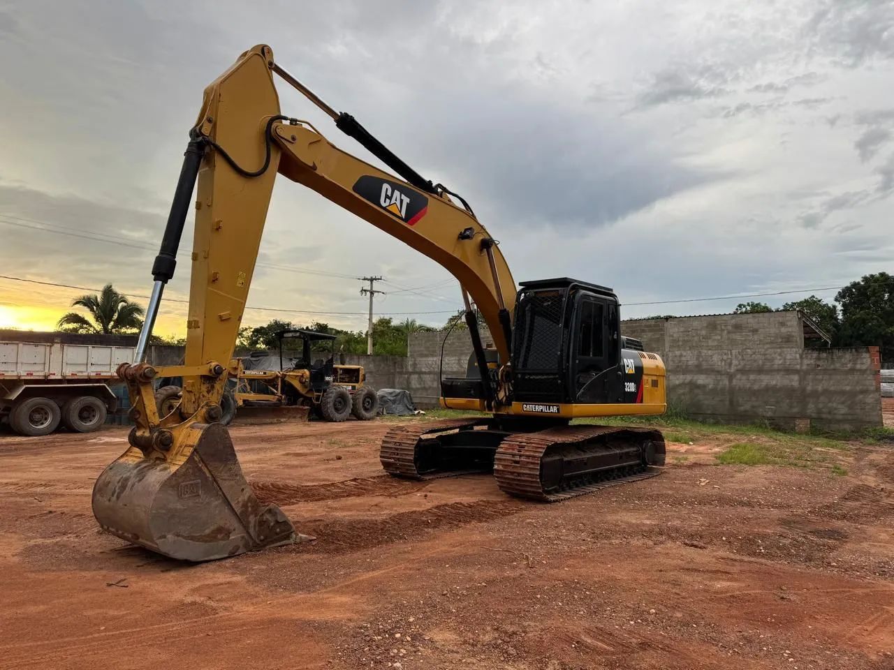 Escavadeira 320 D2 - Foto 3