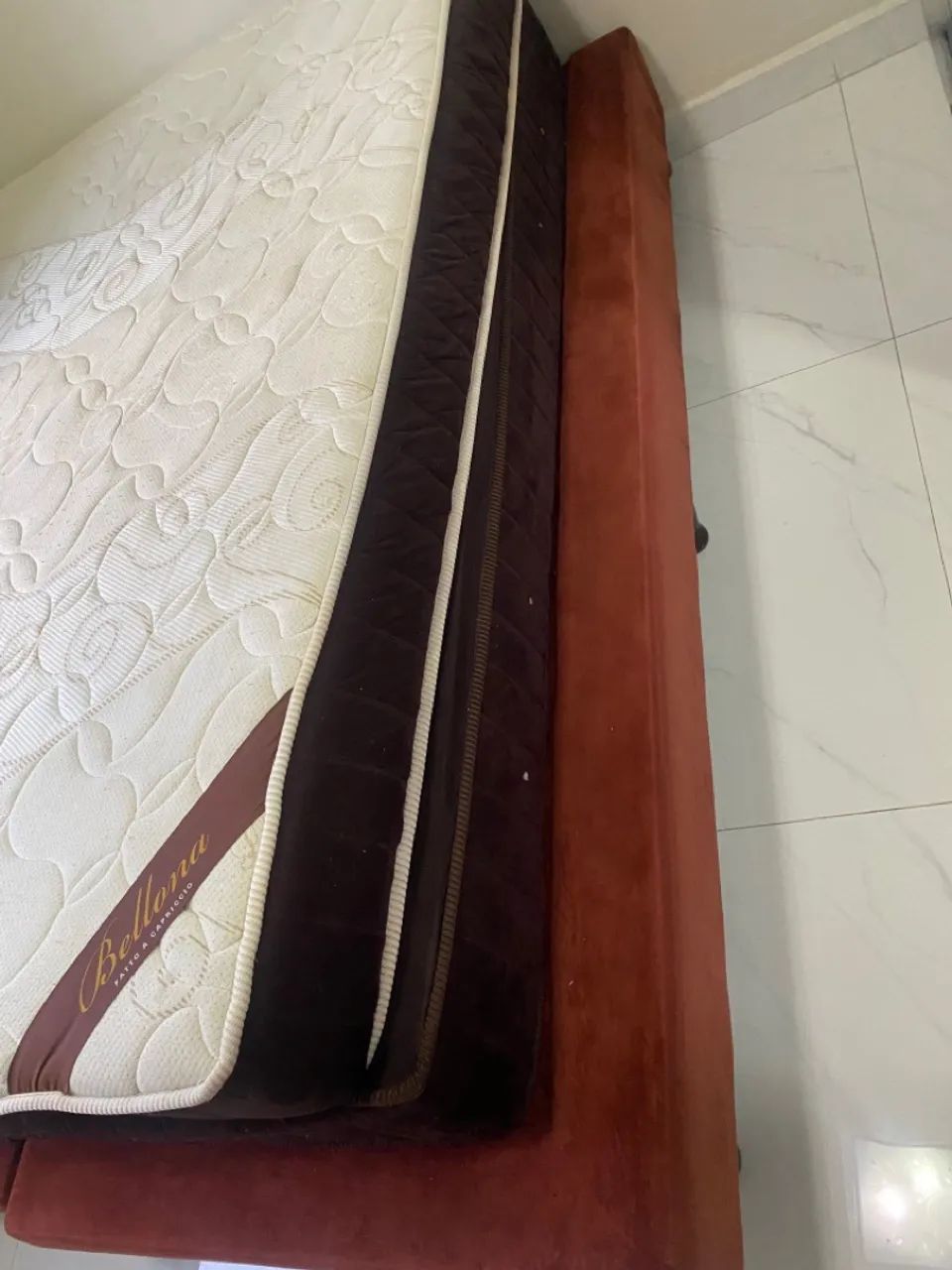 Vendo cama box queen americana com 2 colchões, - Foto 3
