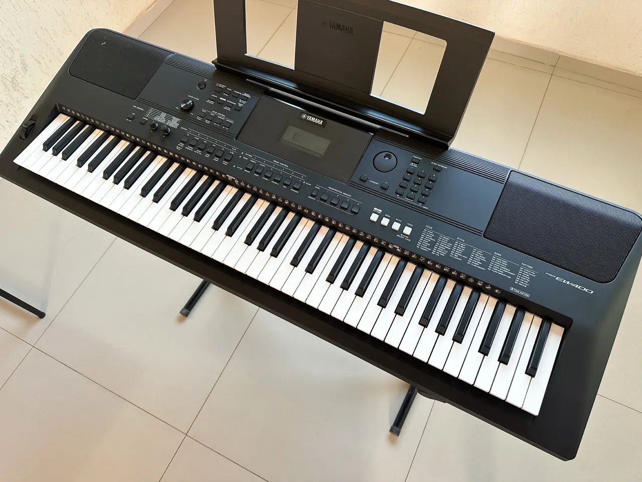 Teclado Yamaha PSR-EW400 - 76 teclas - Completo