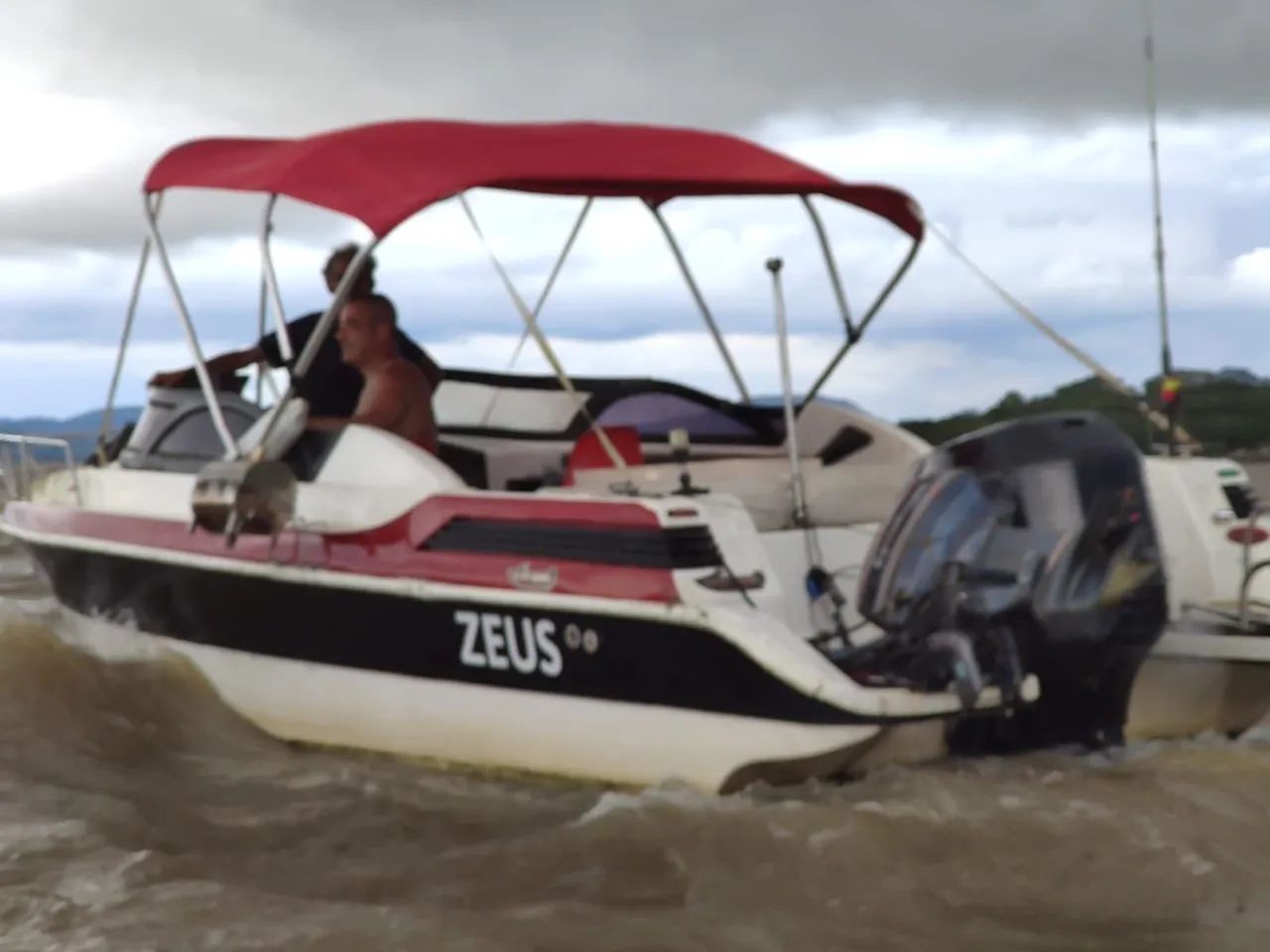 Lancha 23 pes casco motor sem volante - Foto 4