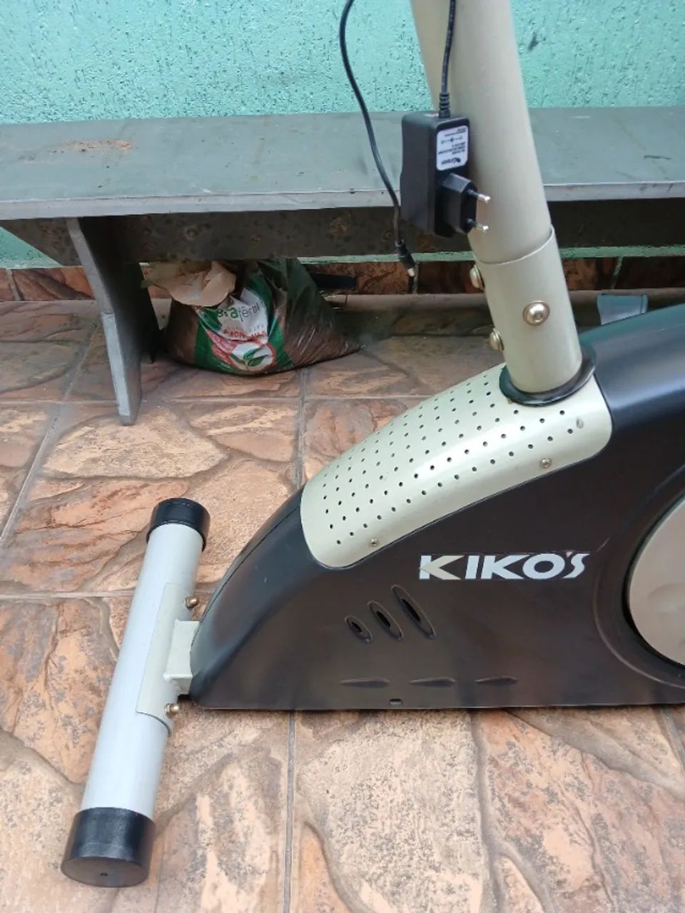 Ate 10x sem Juros -Bicicleta Ergométrica Eletromagnética Vertical Kikos - Super Conservada - Foto 5