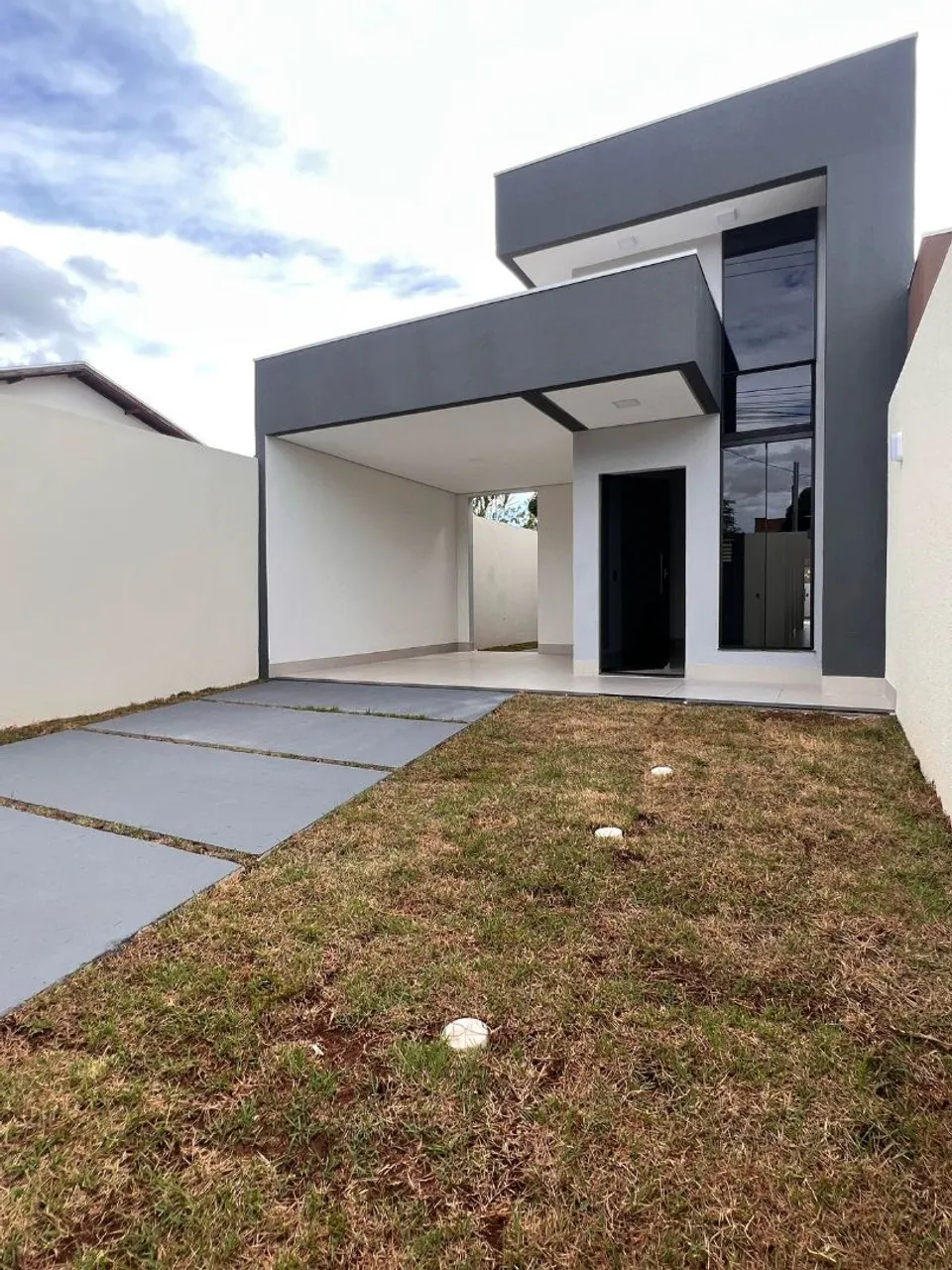 Vende-se belíssima casa com 3/4 sendo uma suíte no bairro Nova Várzea Grande MT
