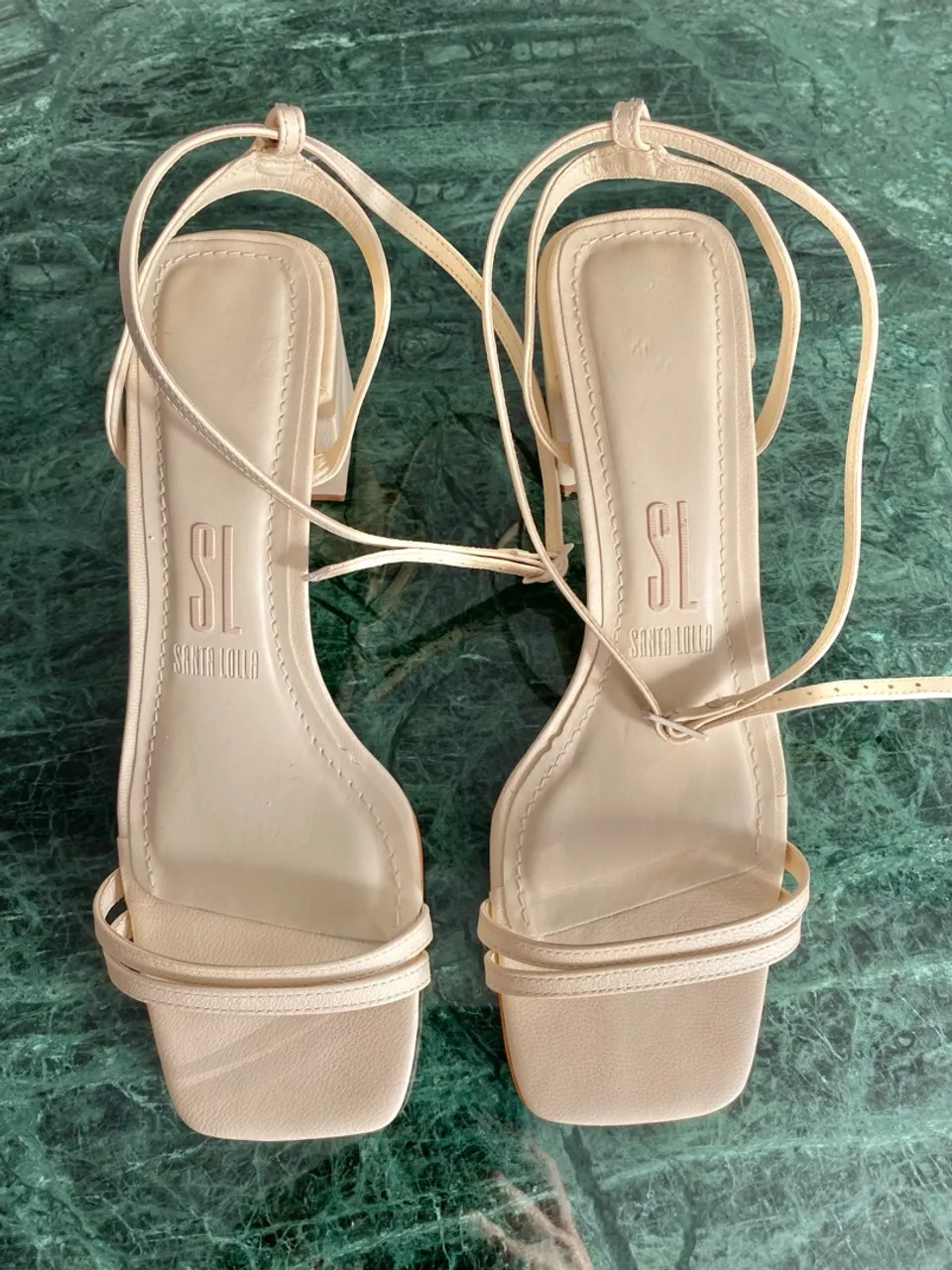 Sandália Santa Lolla Bege - Elegância e Conforto!