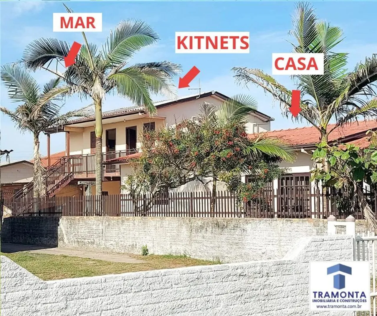 CASA + 02 KITNETS A VENDA NA PRAIA A 50m DO MAR - ACEITA FINANCIAMENTO BANCÁRIO