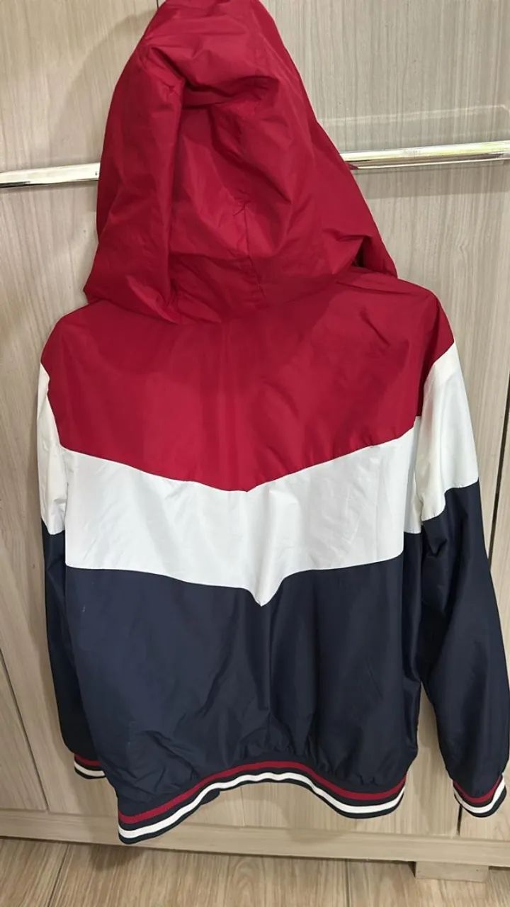 Jaqueta Corta Vento em estado novo - Cores marinho, vermelho e branco - Interno Peluciado - Foto 3
