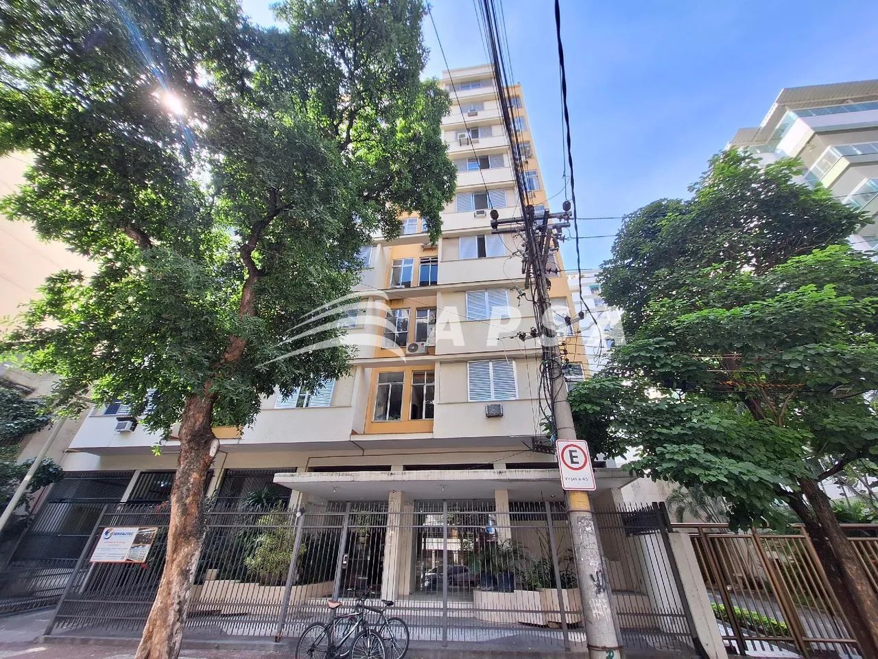 EXCELENTE OPORTUNIDADE DE LOCAÇÃO ,APARTAMENTO LOCALIZADO NA RUA URUGUAI, PRÓXIMO AO COMÉR