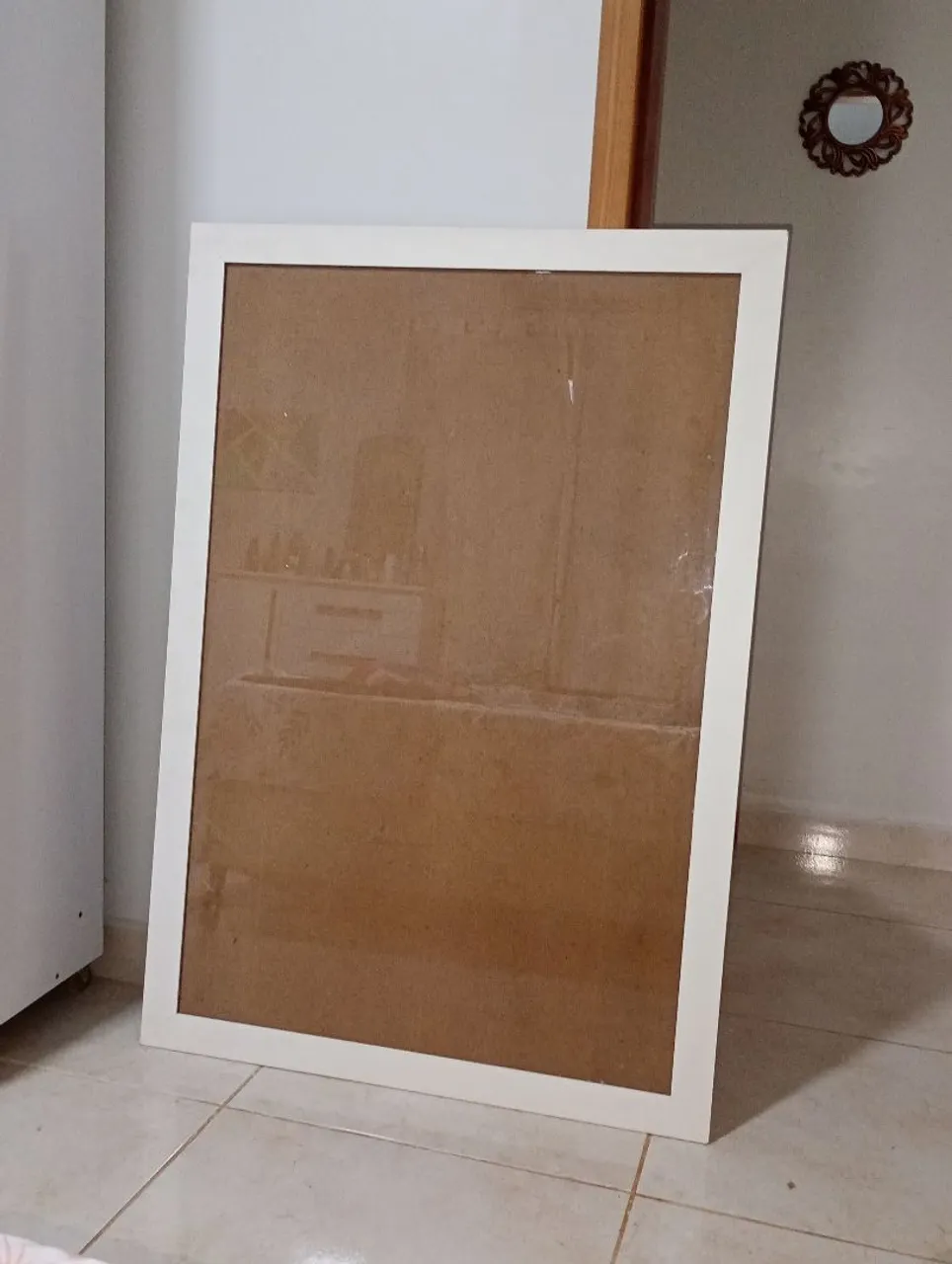 Moldura em MDF com espelho medindo 0,90cmX1,30cm