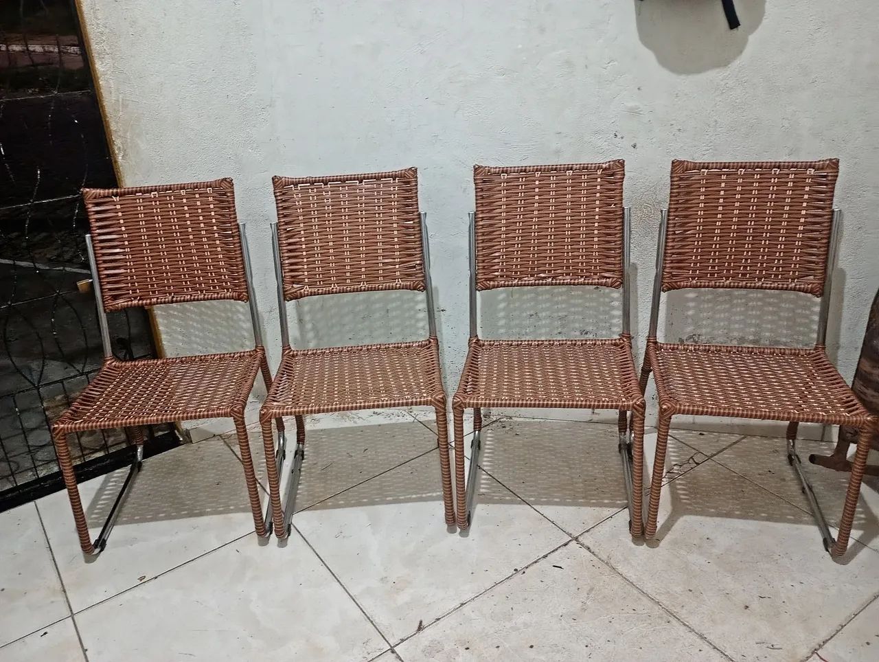 Trabalho com reforma de cadeiras em fibra  - Foto 2