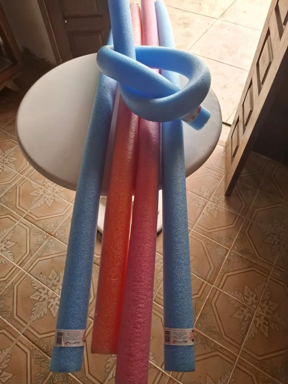 Boia espagute macarrão flutuador para piscina , 5 unidades - Foto 3