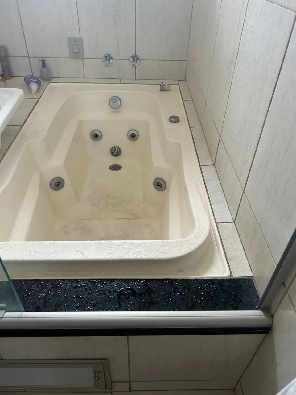 Banheira com hidromassagem