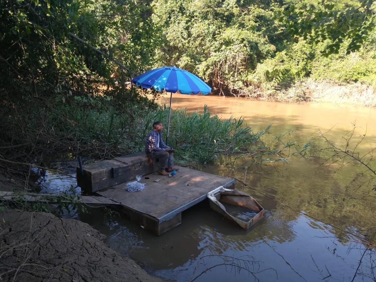 Chácara em Cezarina beira rio dos Boi