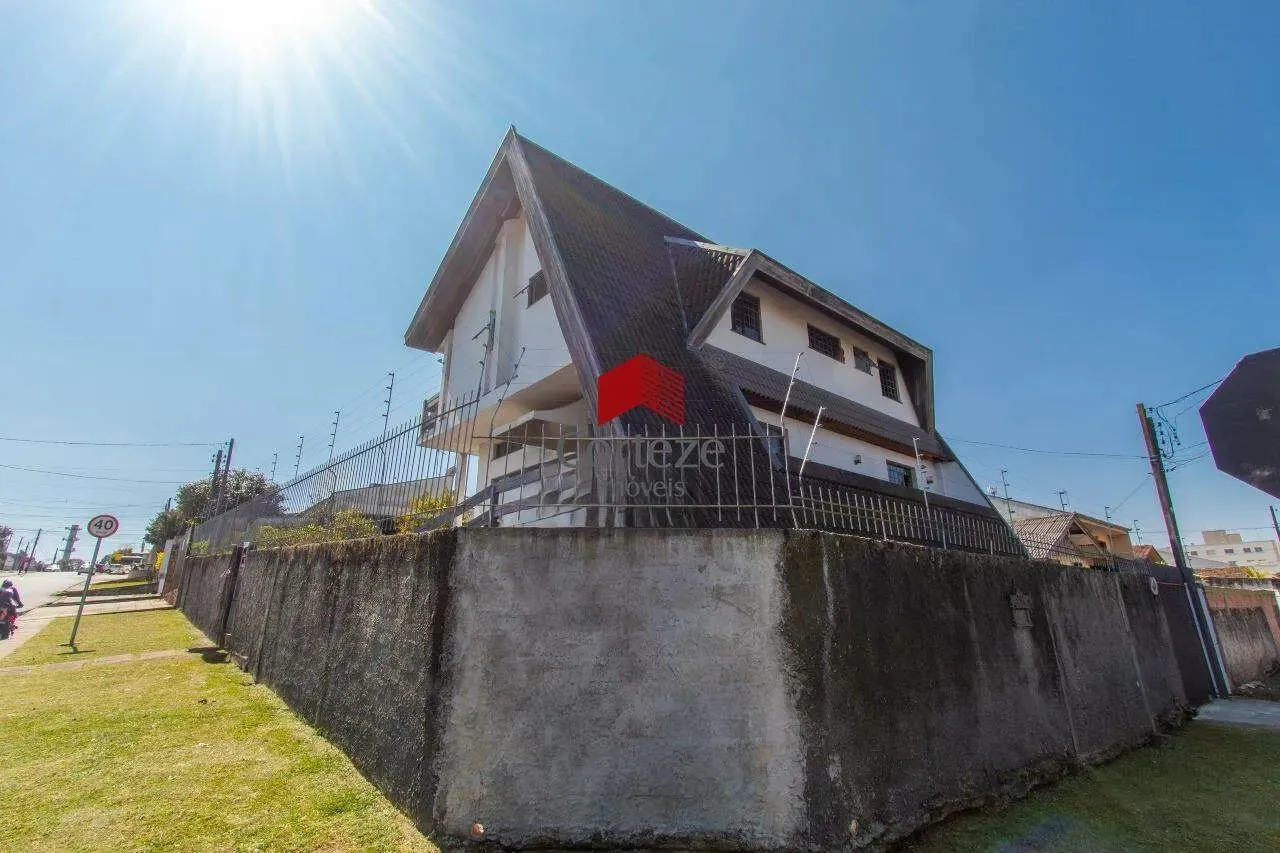 Sobrado com 243,19m² 4 quartos, à venda, no bairro Capão Raso em Curitiba