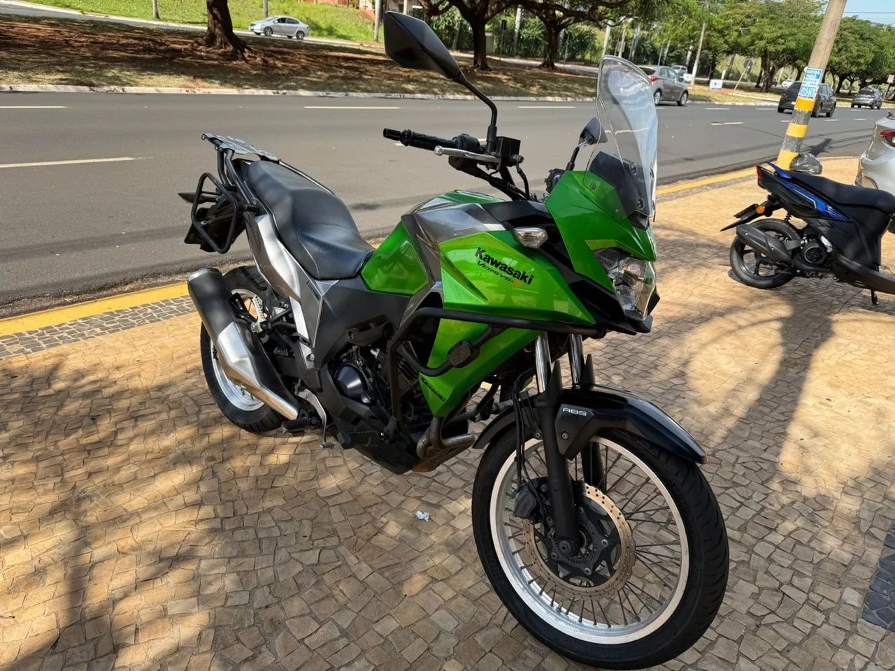 KAWASAKI VERSYS 300 - Foto 3