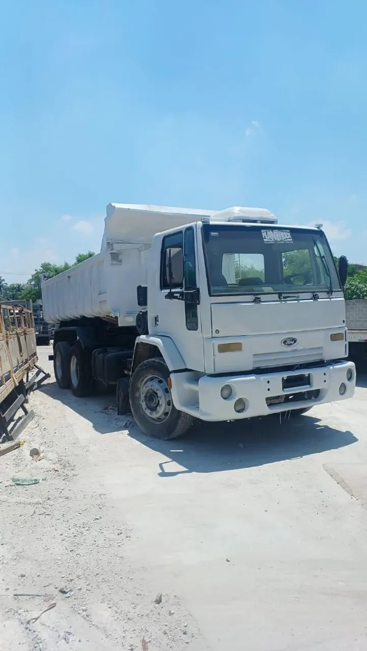 Caminhão Ford cargo 1722 ano 2002, Motor Cumis série C, diferencial Rockwell 240açamba lek