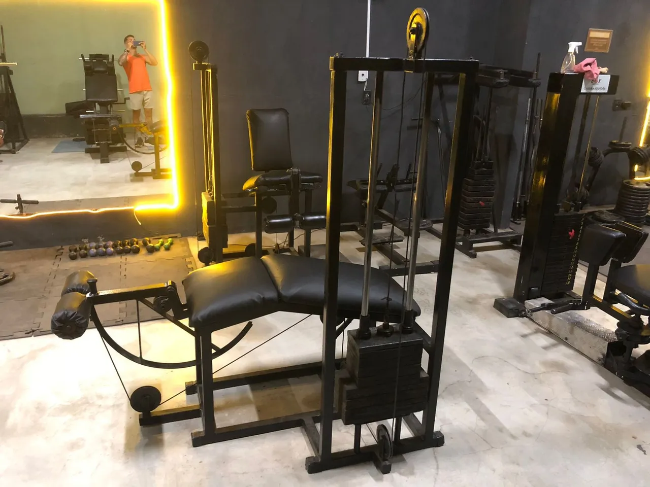 Aparelho de Musculação - Academia (Mesa Flexora)