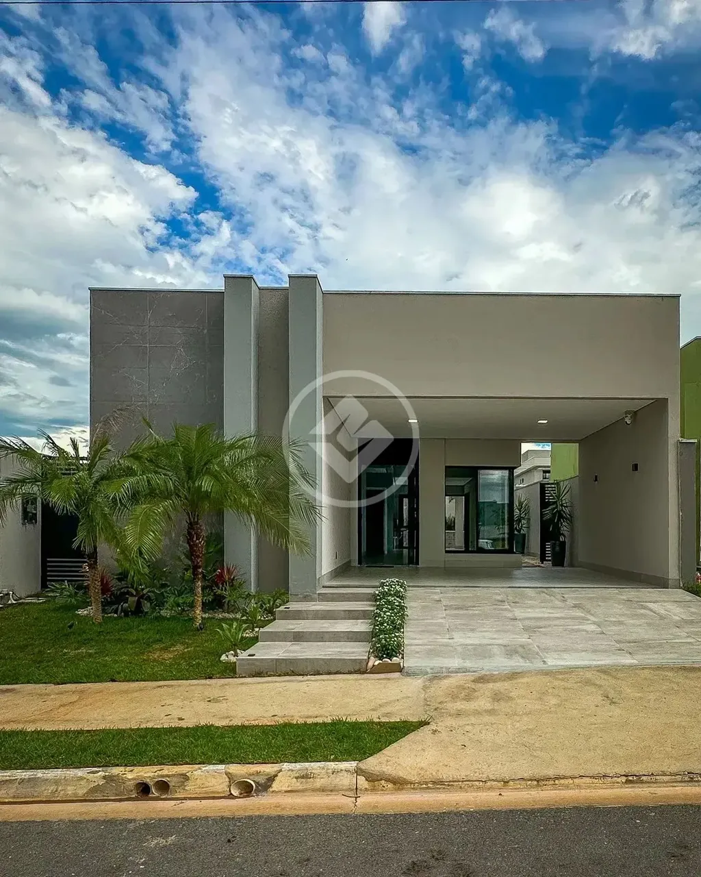 Vende-se casa térrea moderna e com automação no Cond Primor das Torres. R$1.250.000,00. Go