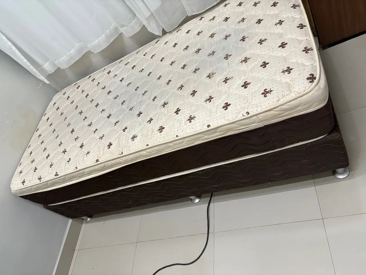 Cama Box de casal com colchão