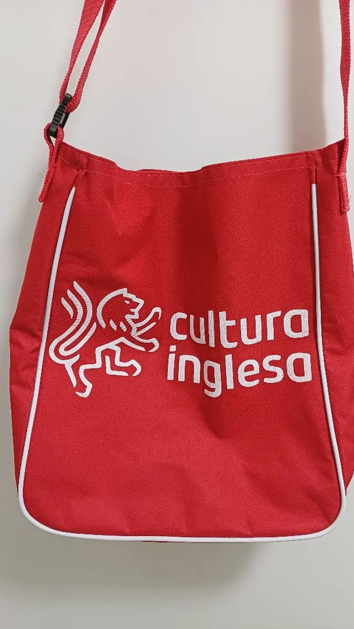 Bolsa de ombro sacola ecobag vermelha Cultura Inglesa