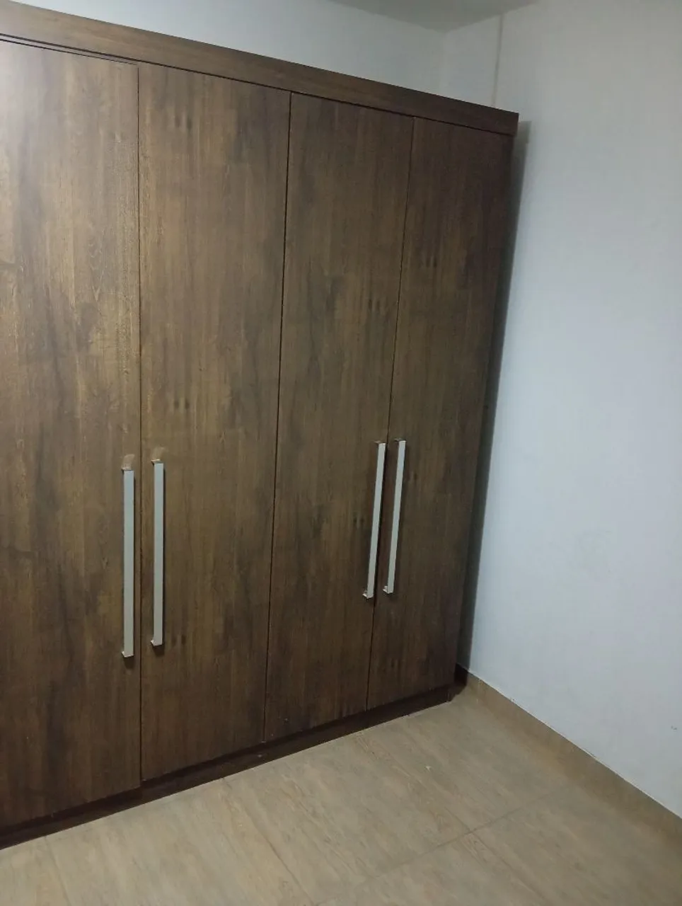 Guarda roupas 6 portas/MDF