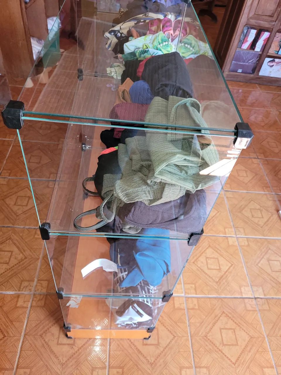 Escrivaninha de Vidro com Compartimentos