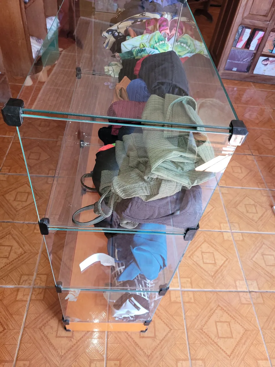 Escrivaninha de Vidro com Compartimentos