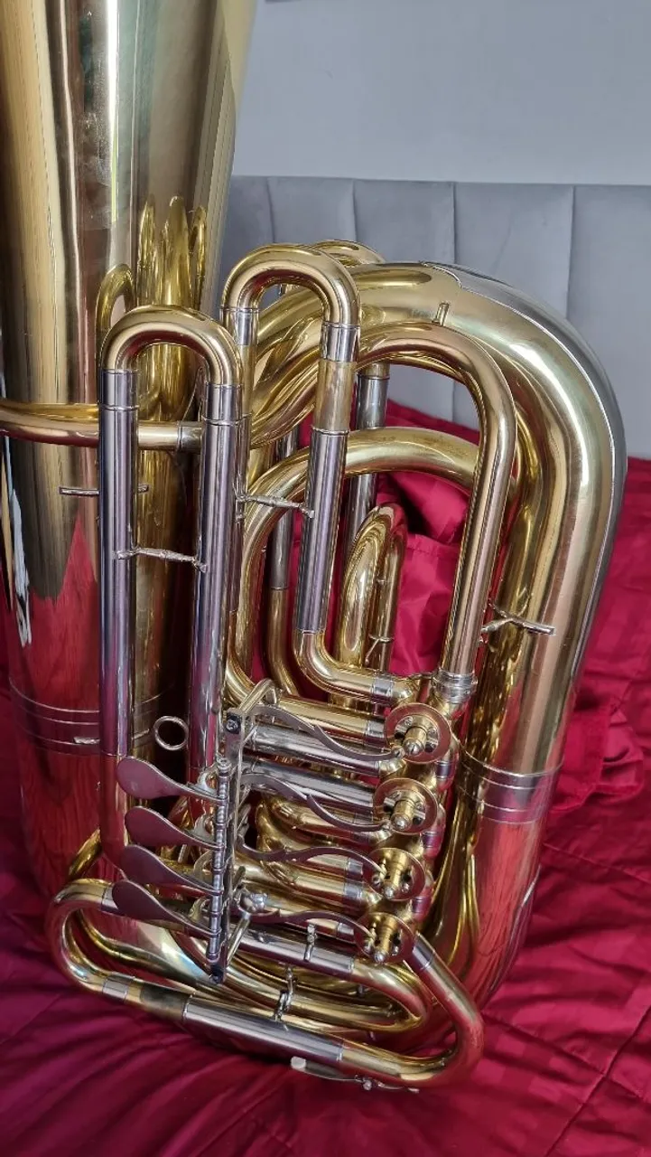 Tuba profissional Yamaha ybb 641