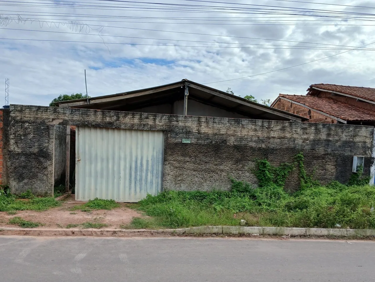 Vende-se uma casa NÚMERO PRA CONTATO 67 9 *
