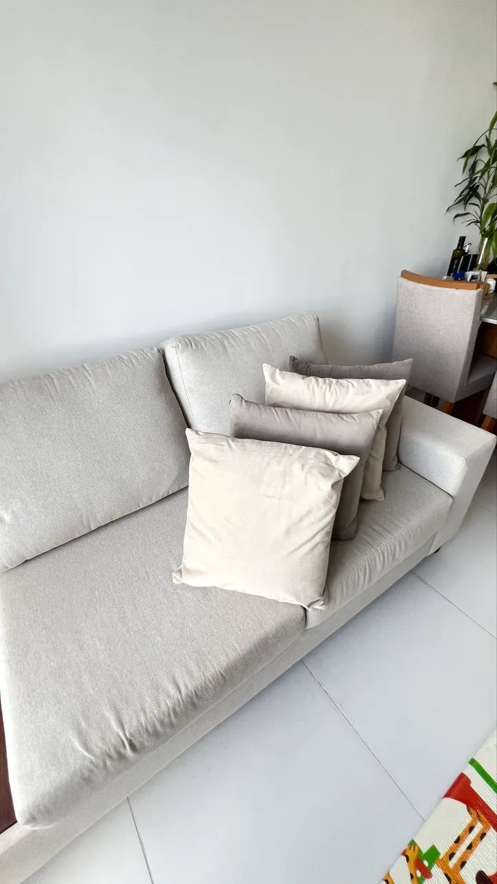 Sofá com Base Lateral em Madeira de Lei - Foto 4