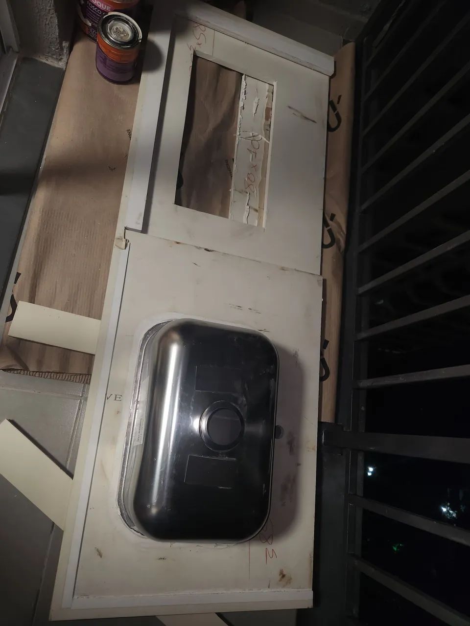 Pedra de pia em quartzo bege com Cuba embutida - Foto 2