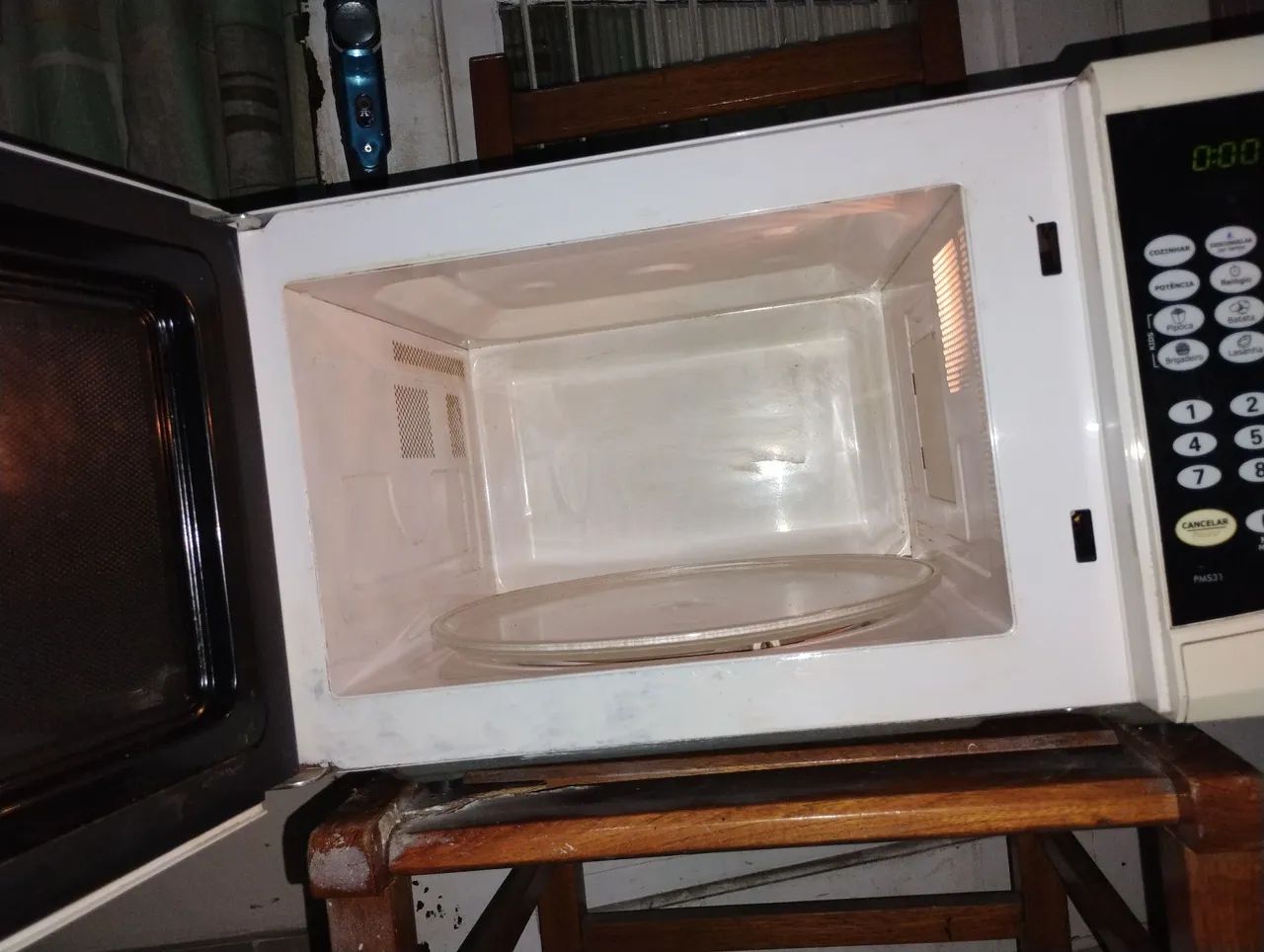 Microondas PHILCO 30 Litros 110 V - Foto 2