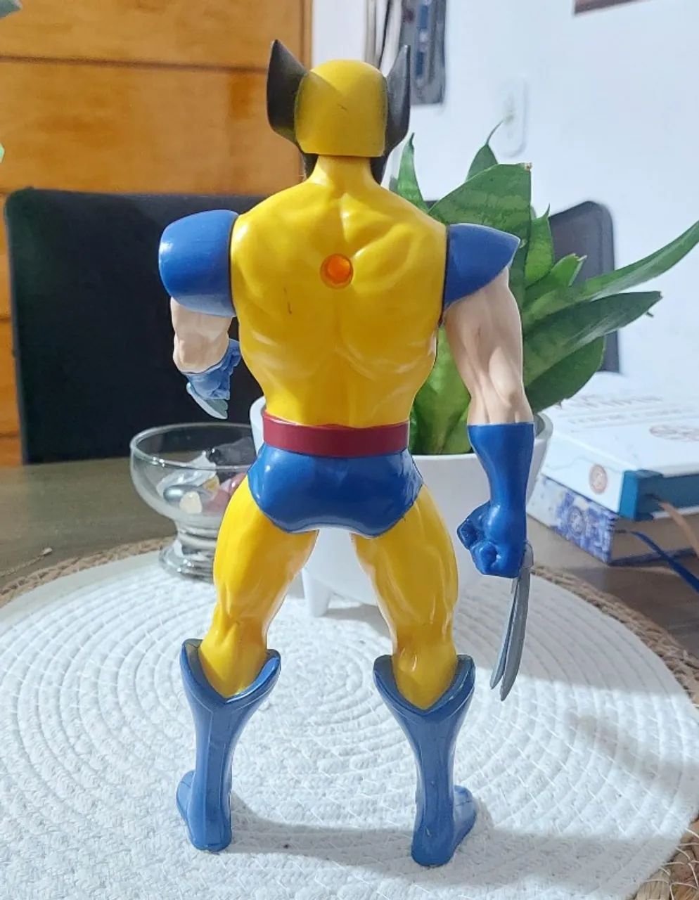 boneco wolverine com garras titan hero articulado hasbro (USADO) - Foto 4
