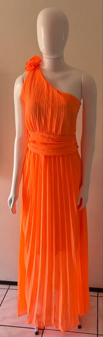 Vestido de festa plissado laranja