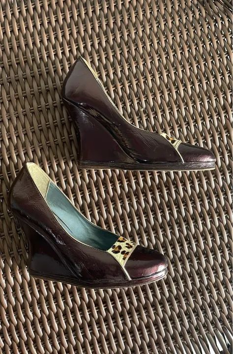 Sapato Anabela verniz 34 semi novo 35,00 - Foto 4