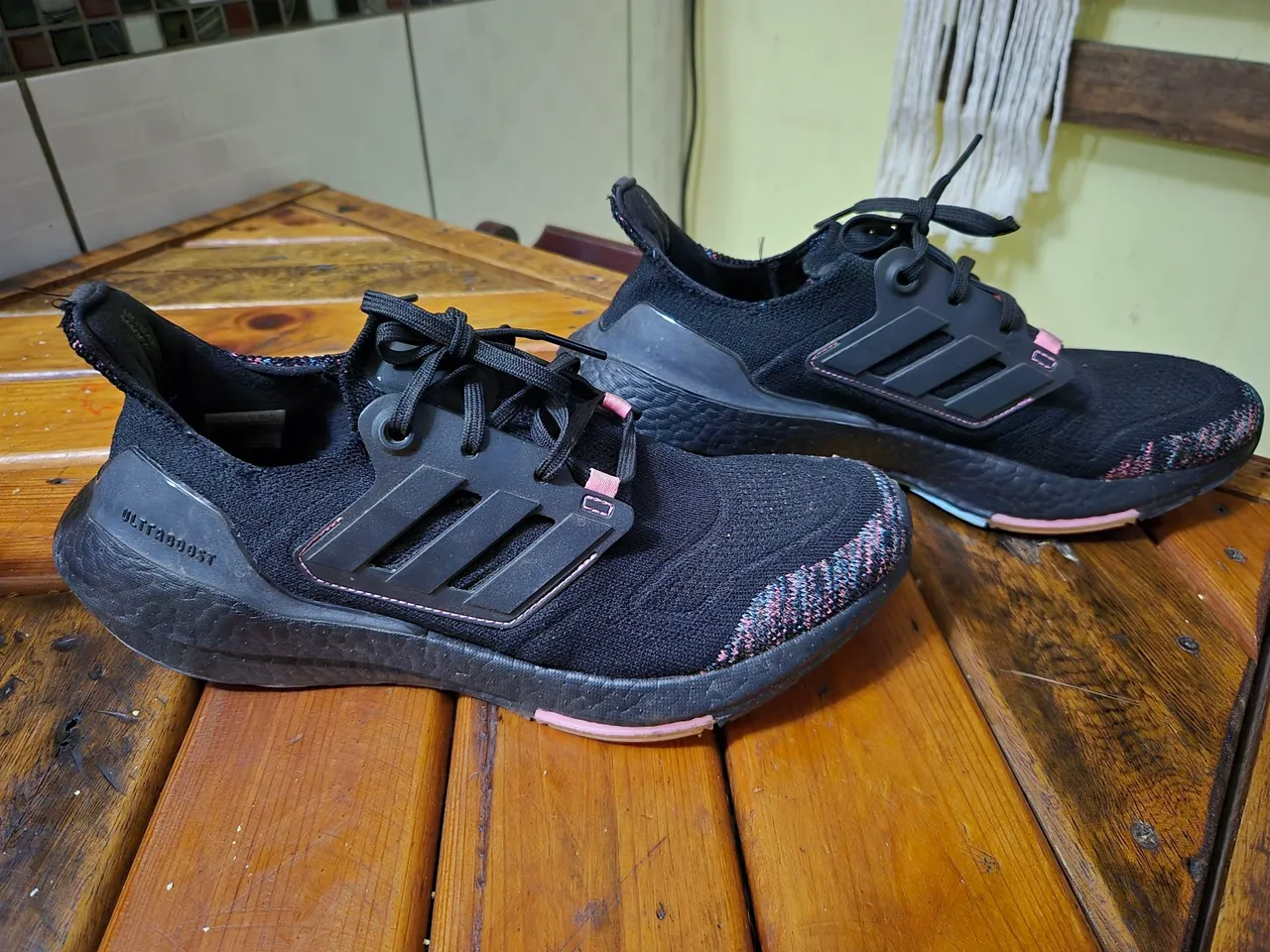 Tênis Adidas Ultraboost 22 - Conforto e Performance pouco usado ( ficou apertado)