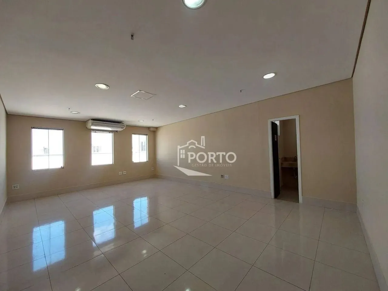 Sala comercial para alugar no edifício JK Medical Center no bairro Vila Monteiro em Piraci