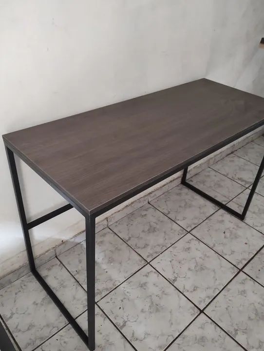 Mesa estilo industrial com MDF 