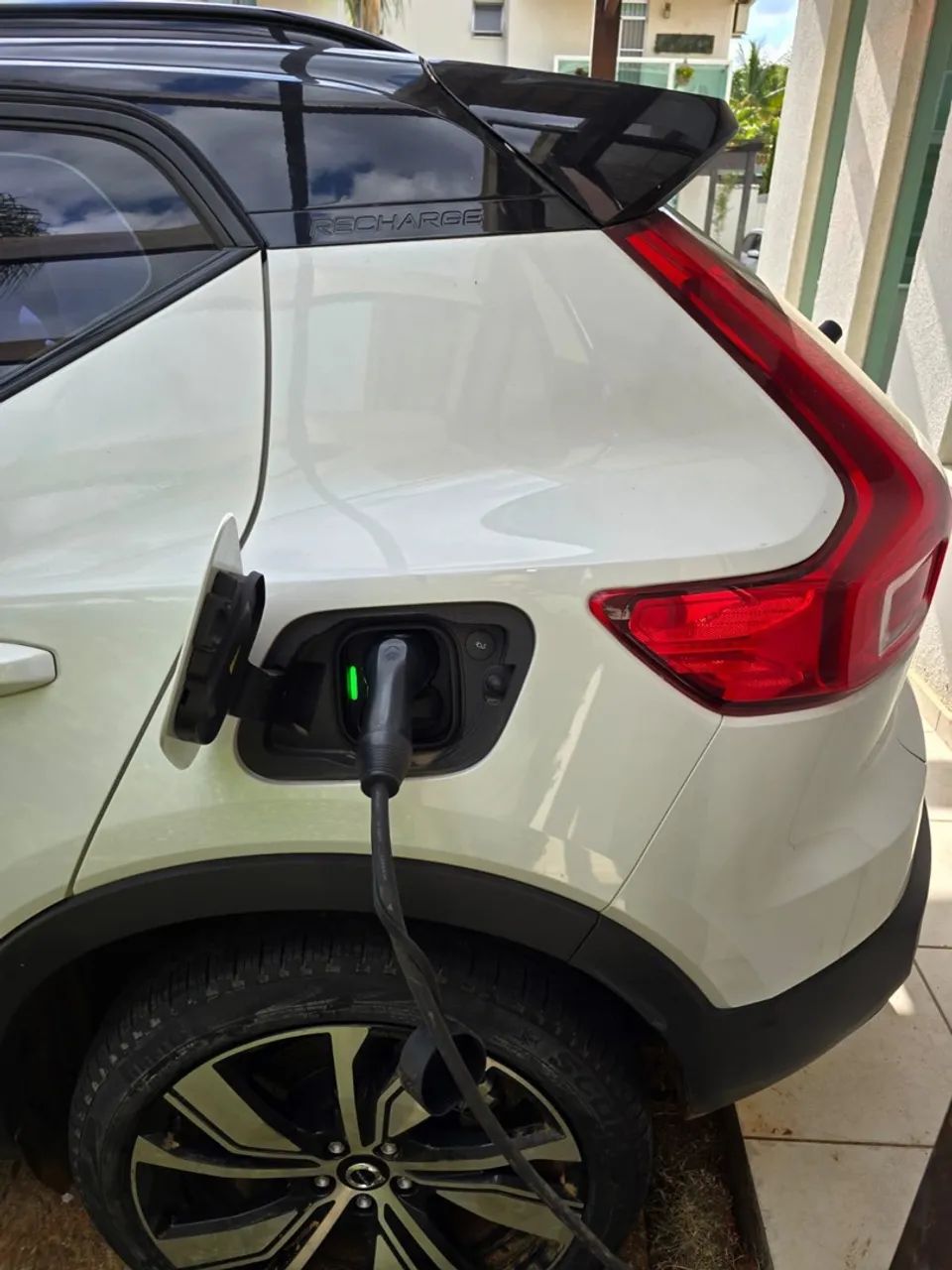 Vendo Volvo XC40 Recharge Pure 100% eletrica - 24 MIL KM RODADOS | 45 mil abaixo da fipe - Foto 2