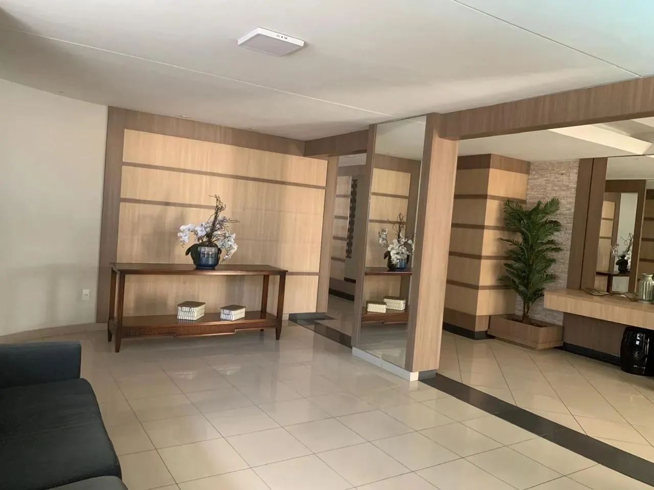 Oportunidade! Vendo Apto. Com 174 M2, 04 quartos S/03 Suites + DCE. ,Cabo Branco.