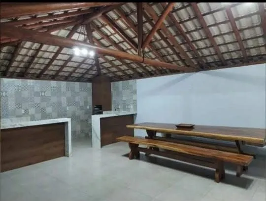 Vendo chácara em condomínio fechado.
