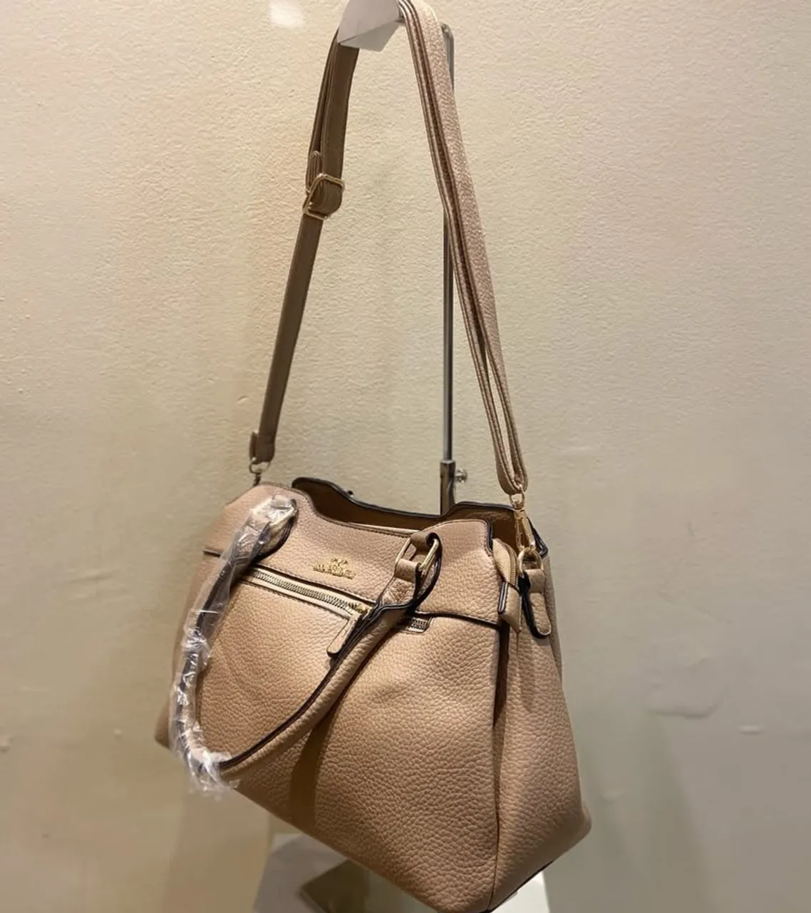 Bolsa de Ombro Elegante em Tom Neutro