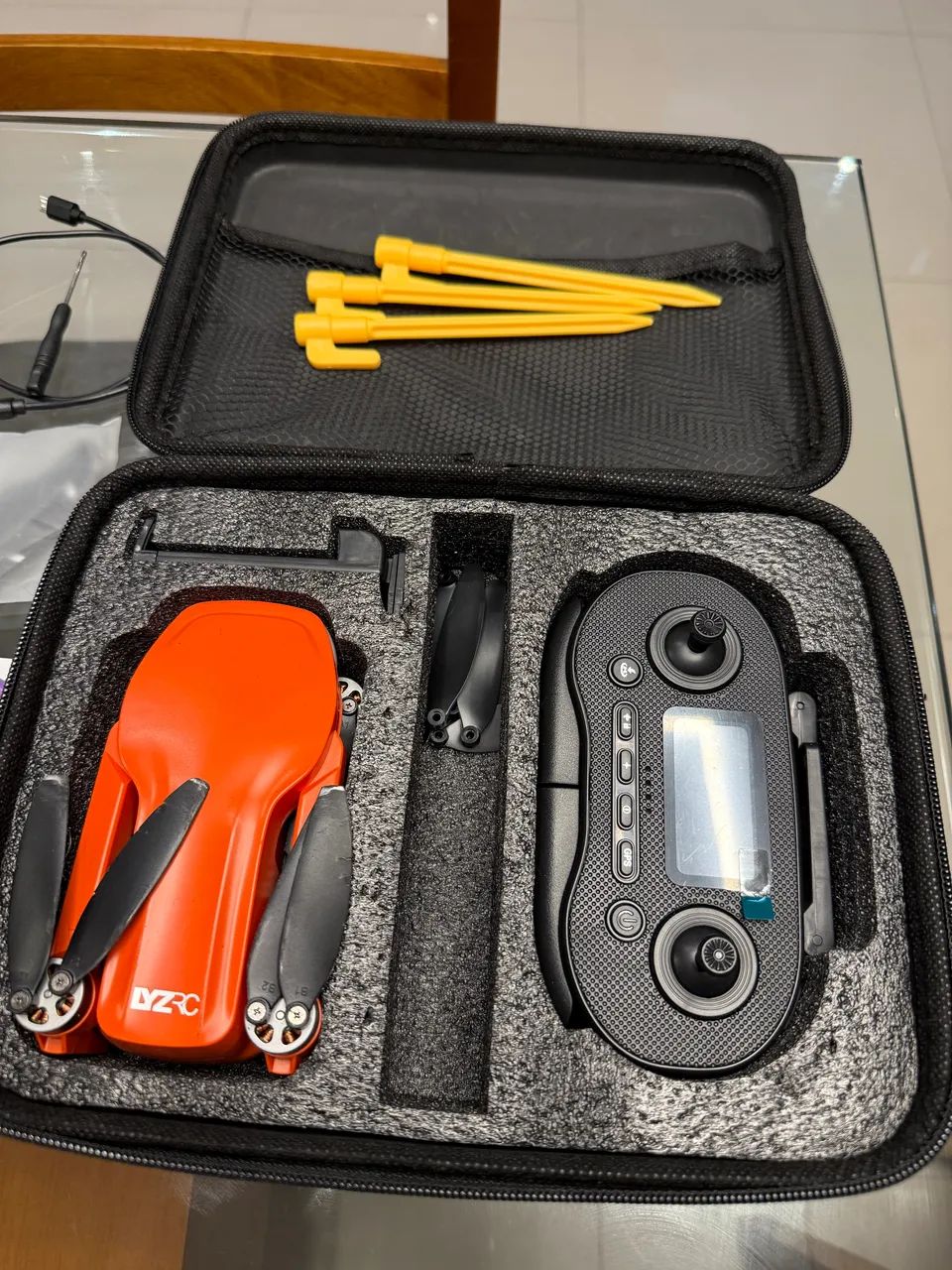 Mini drone Lyzrc L900 Pro com dual câmera 4K laranja 