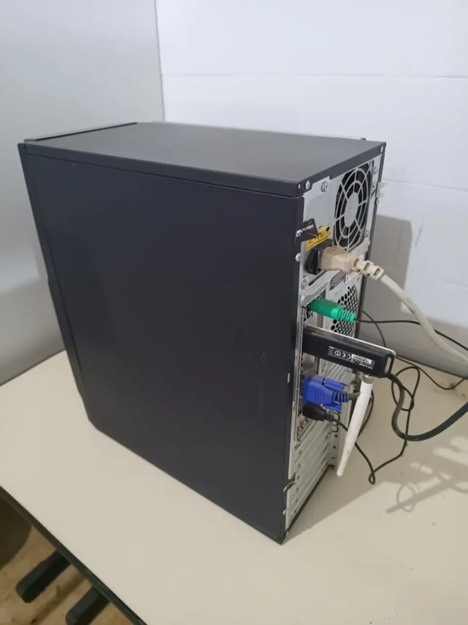 Vendo 5 PCs básicos usados completos - Foto 2