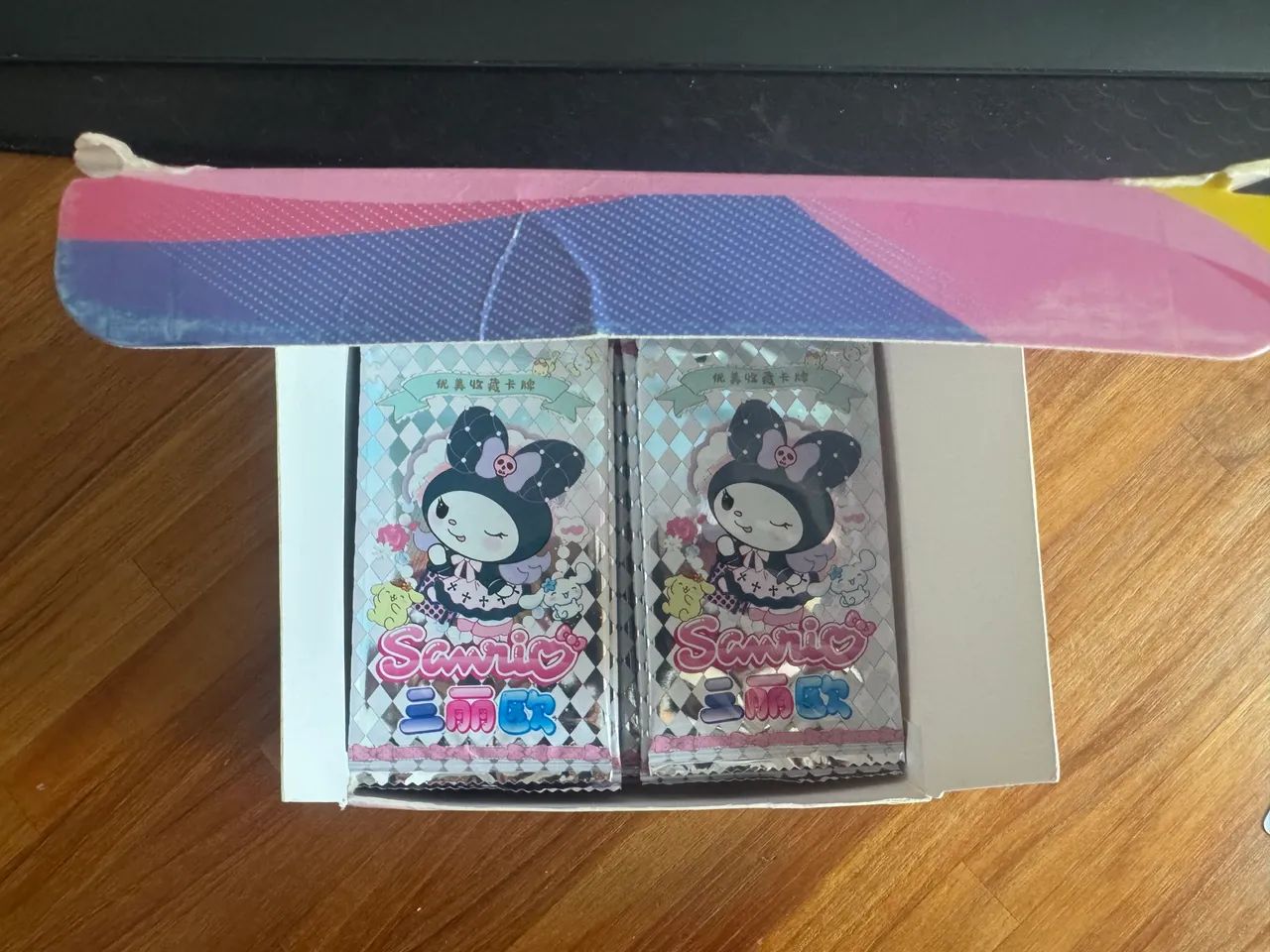 Cards holograficos sanrio hello kitty kuromi lembrancinha - Foto 3